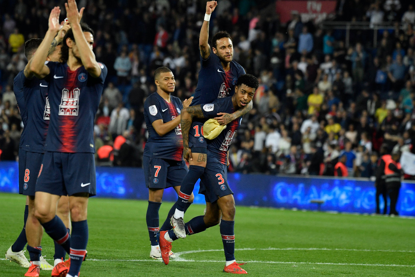 巴黎圣日耳曼：欧冠新王的荣耀征途与卫冕挑战